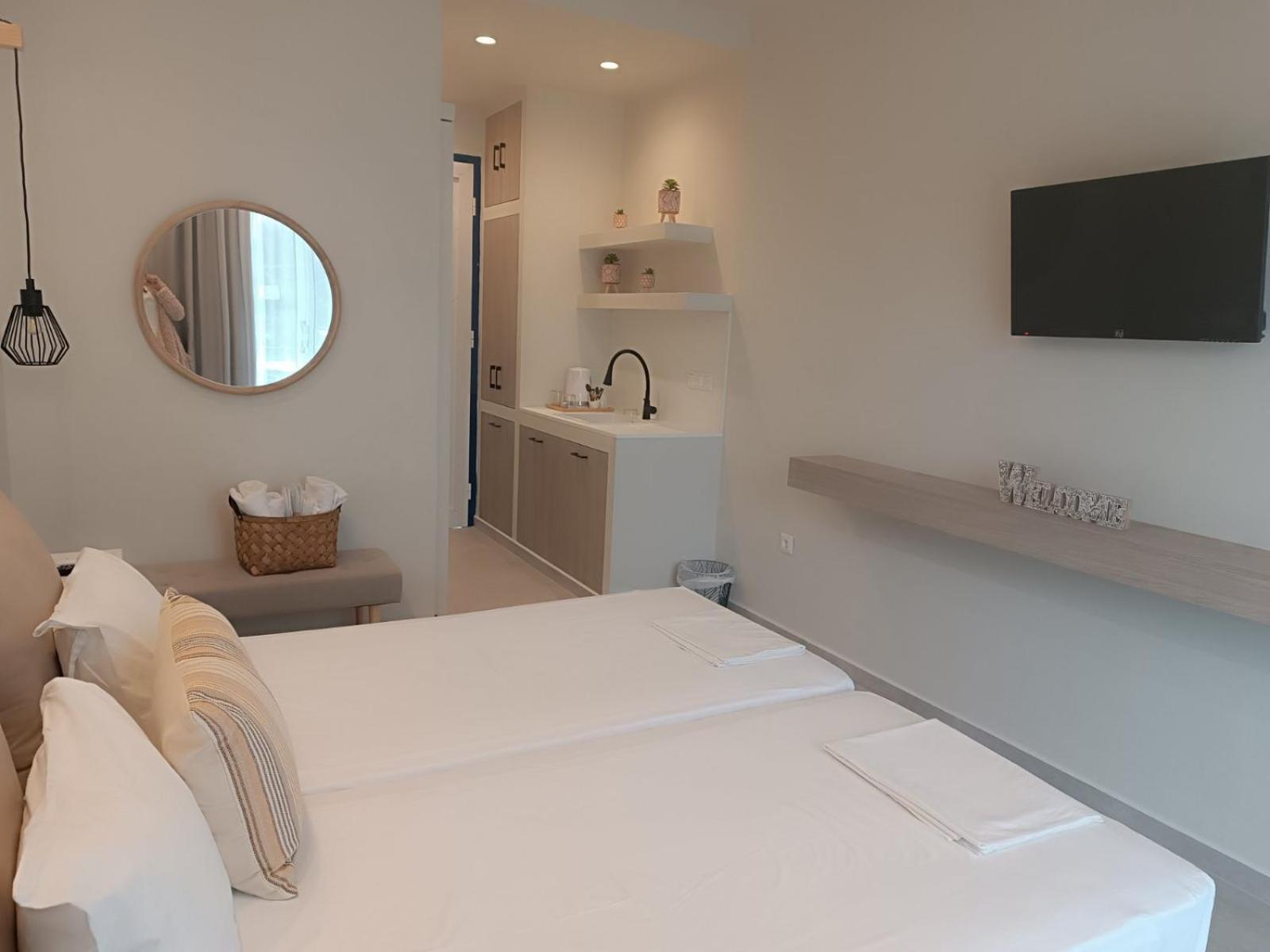 Hotel Akrogiali 2*
