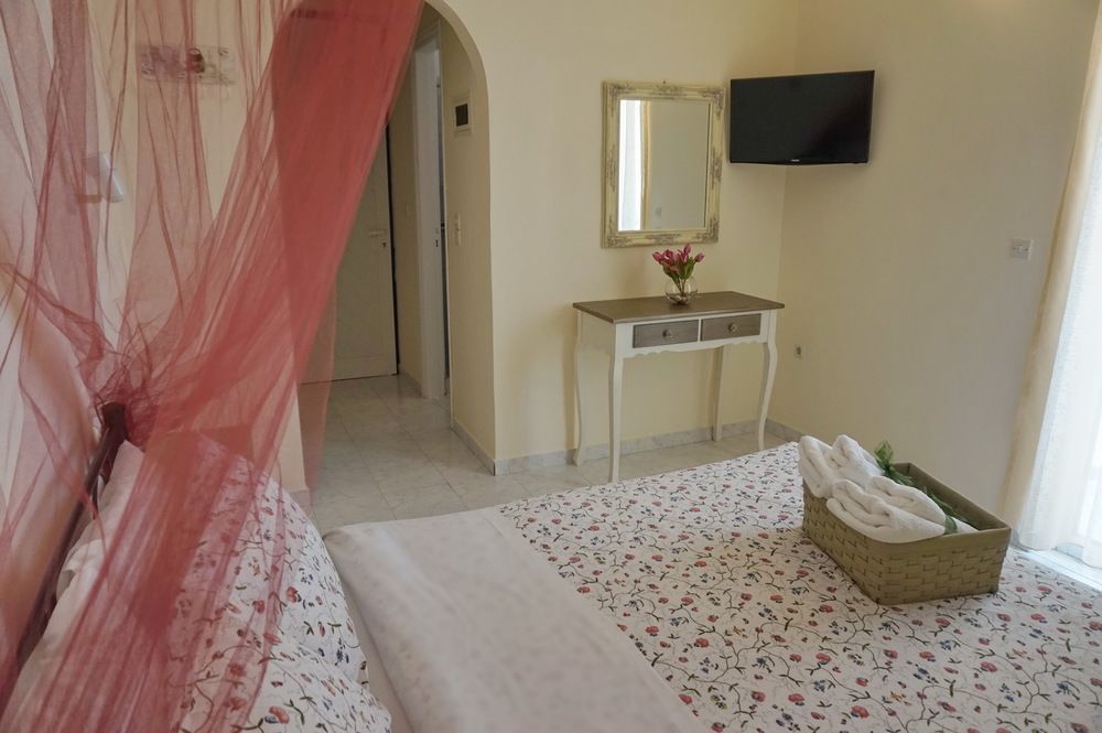 Akrogiali Hotel 2*