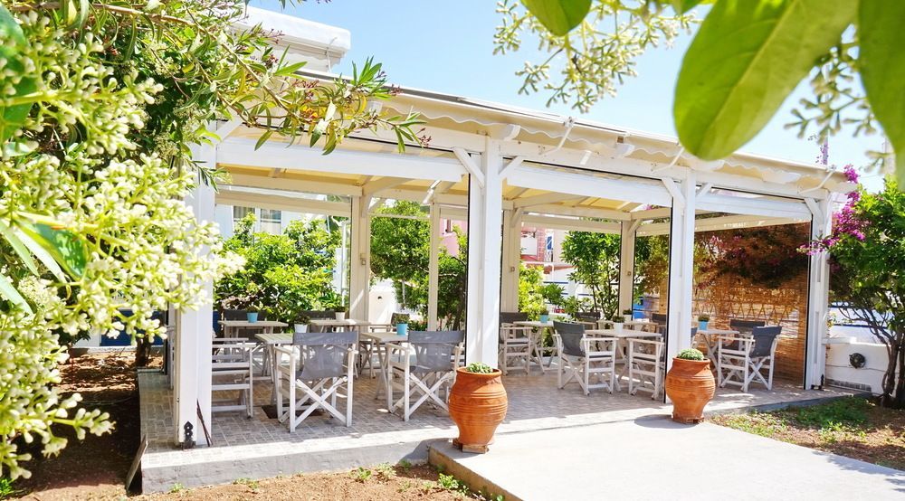 Akrogiali Hotel 2*